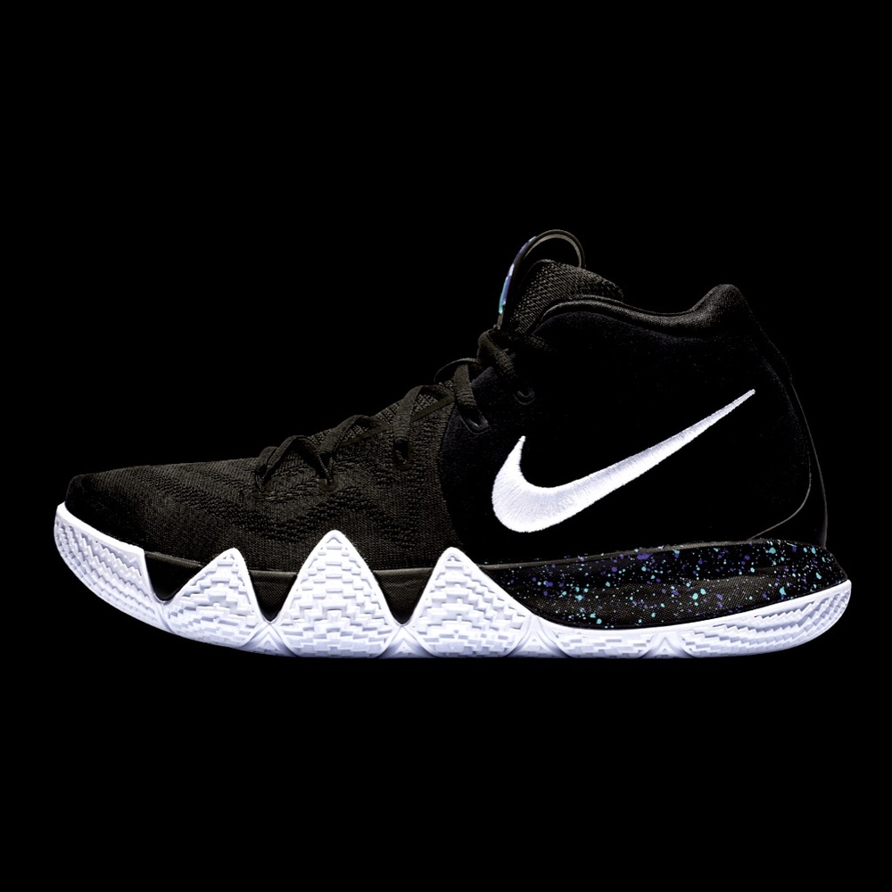 NIKE KYRIE 4s